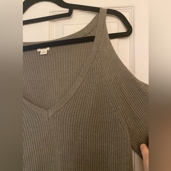 SOLD🌟Garage sage green knit top with exposed shoulders - Picture 2 of 4
